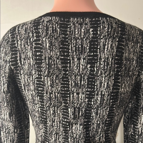 White House Black Market Abstract Striped Top Sweater Long Sleeve Size M. NWT - Picture 9 of 13